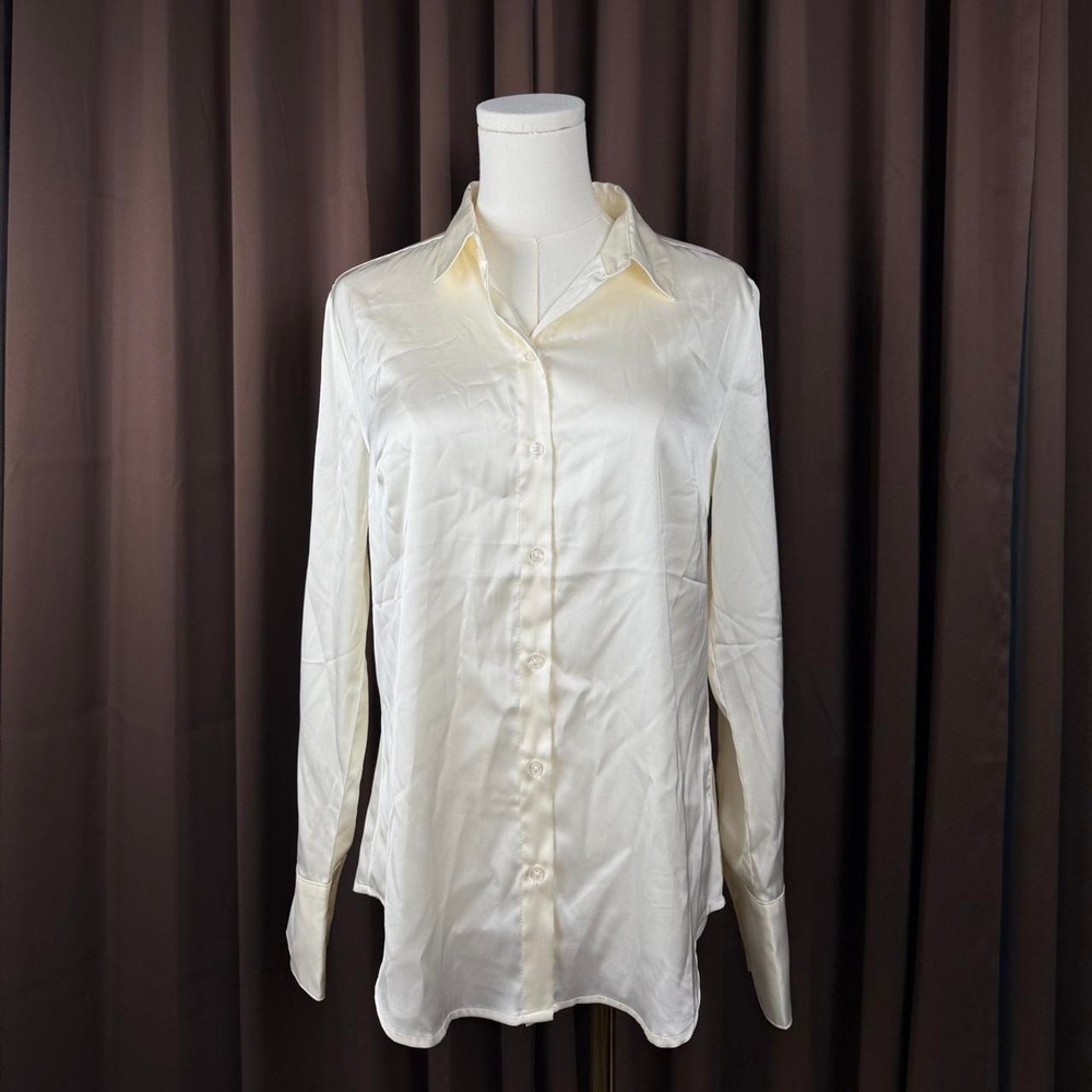 Banana Republic Cream Silk Blouse Long Sleeve Button Up Shirt Classic Fit Small